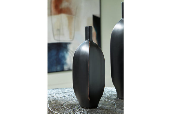 Rhaveney Black Vase, Set of 3