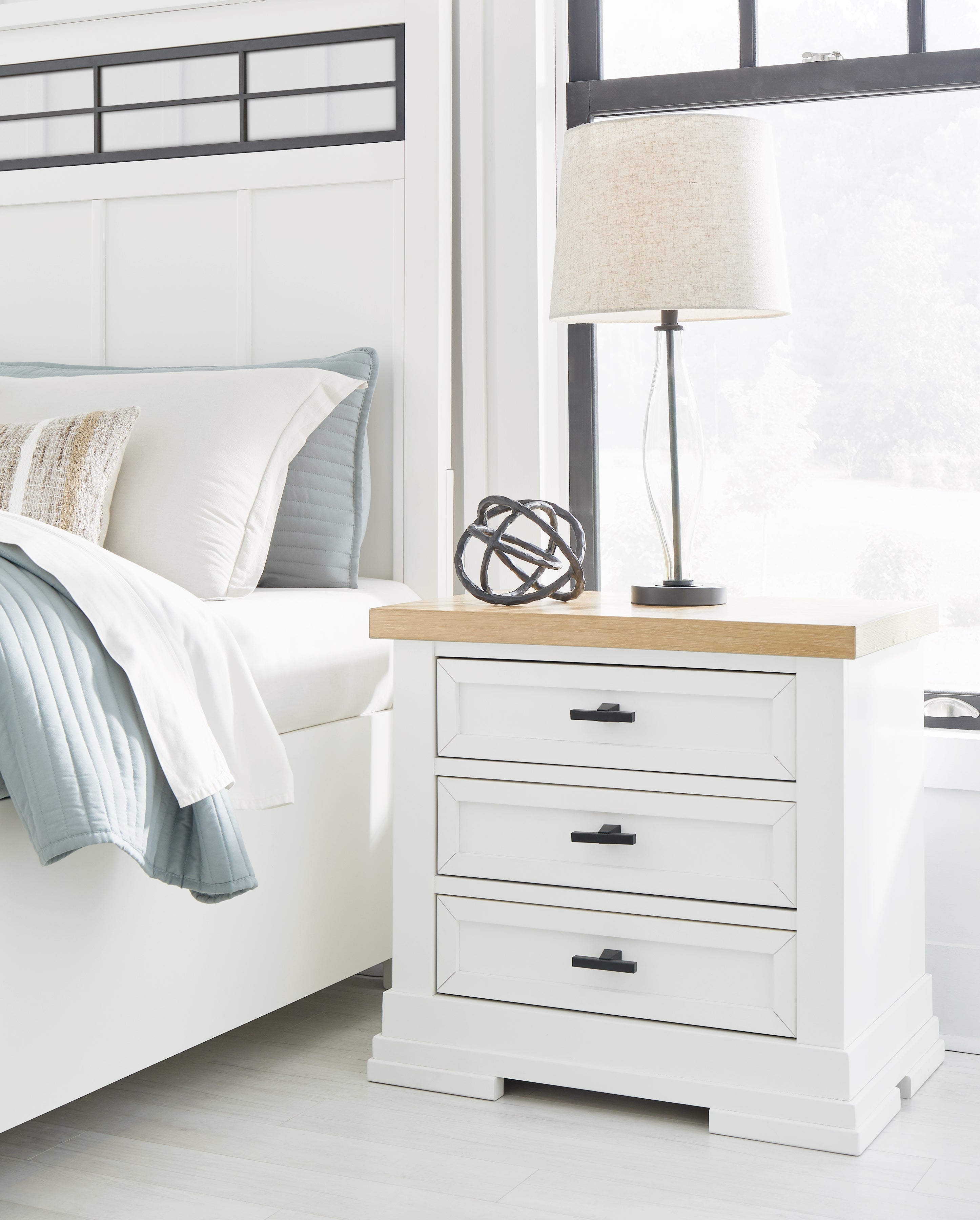 Ashbryn White/Natural Storage Platform Bedroom Set – Luna Furniture