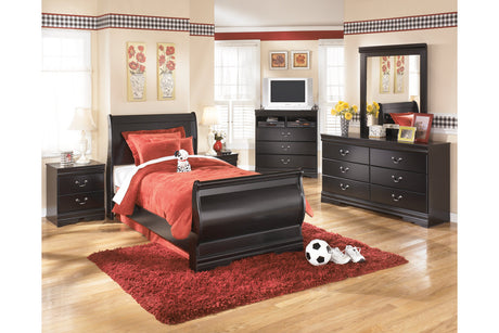 Huey Vineyard Black Dresser from Ashley - Luna Furniture