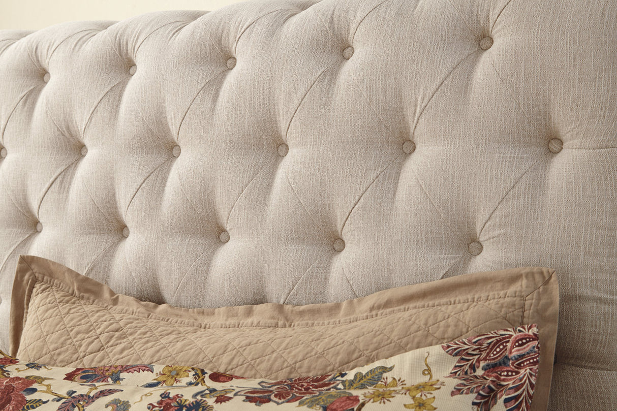 Willenburg Linen Queen Upholstered Sleigh Bed