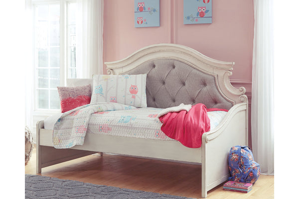 Realyn Chipped White Twin Day Bed