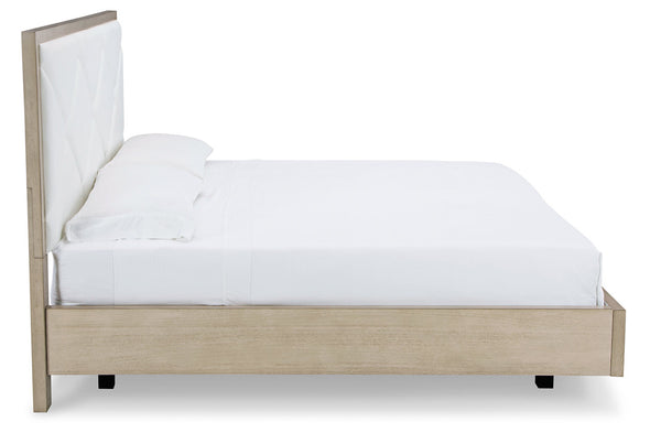 Wendora Bisque/White King Upholstered Bed