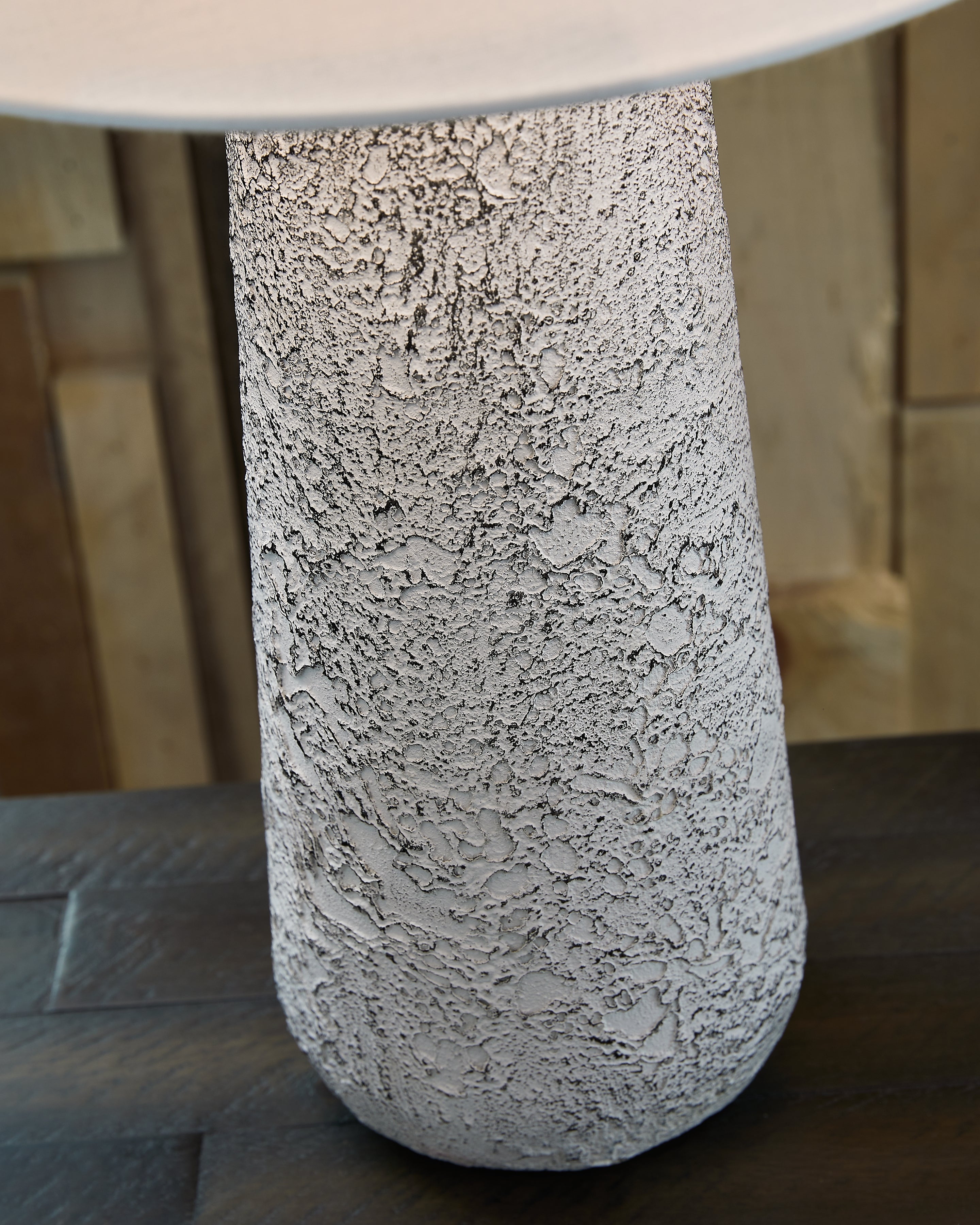 Signature Design By Ashley Chaston Table Lamp - Thumbnail 3