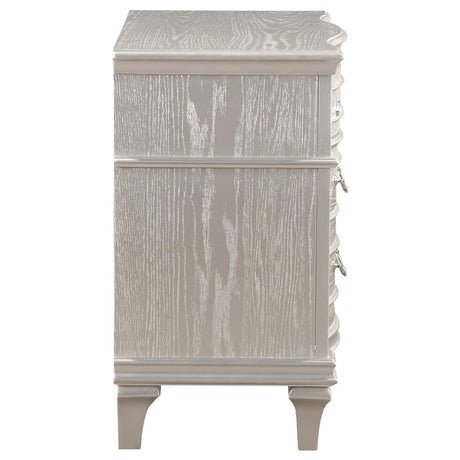 Evangeline Silver Oak 3-Drawer Nightstand from Coaster - Luna Furniture