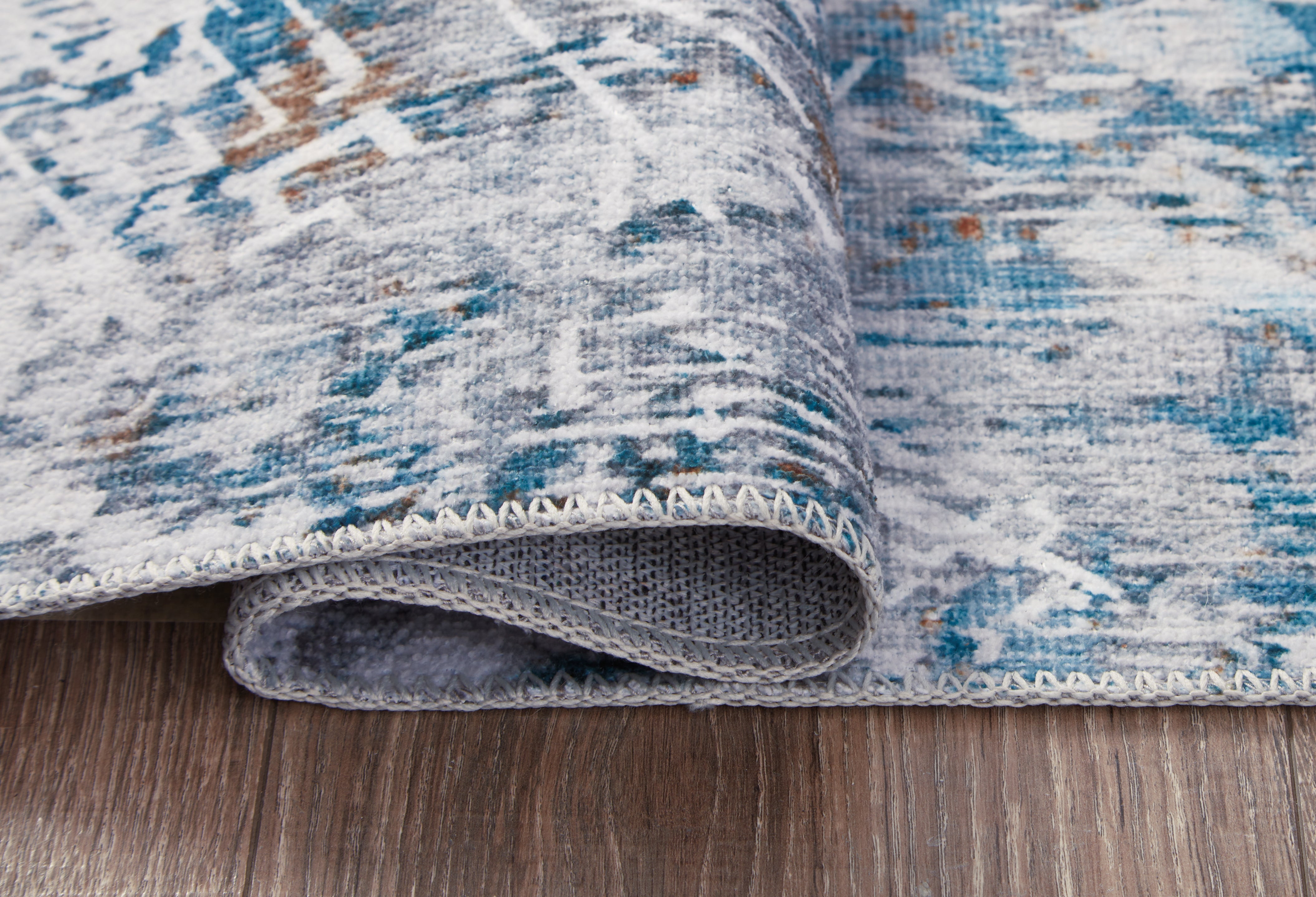 Garyard Multi 5' x 7' Rug - Luna Furniture