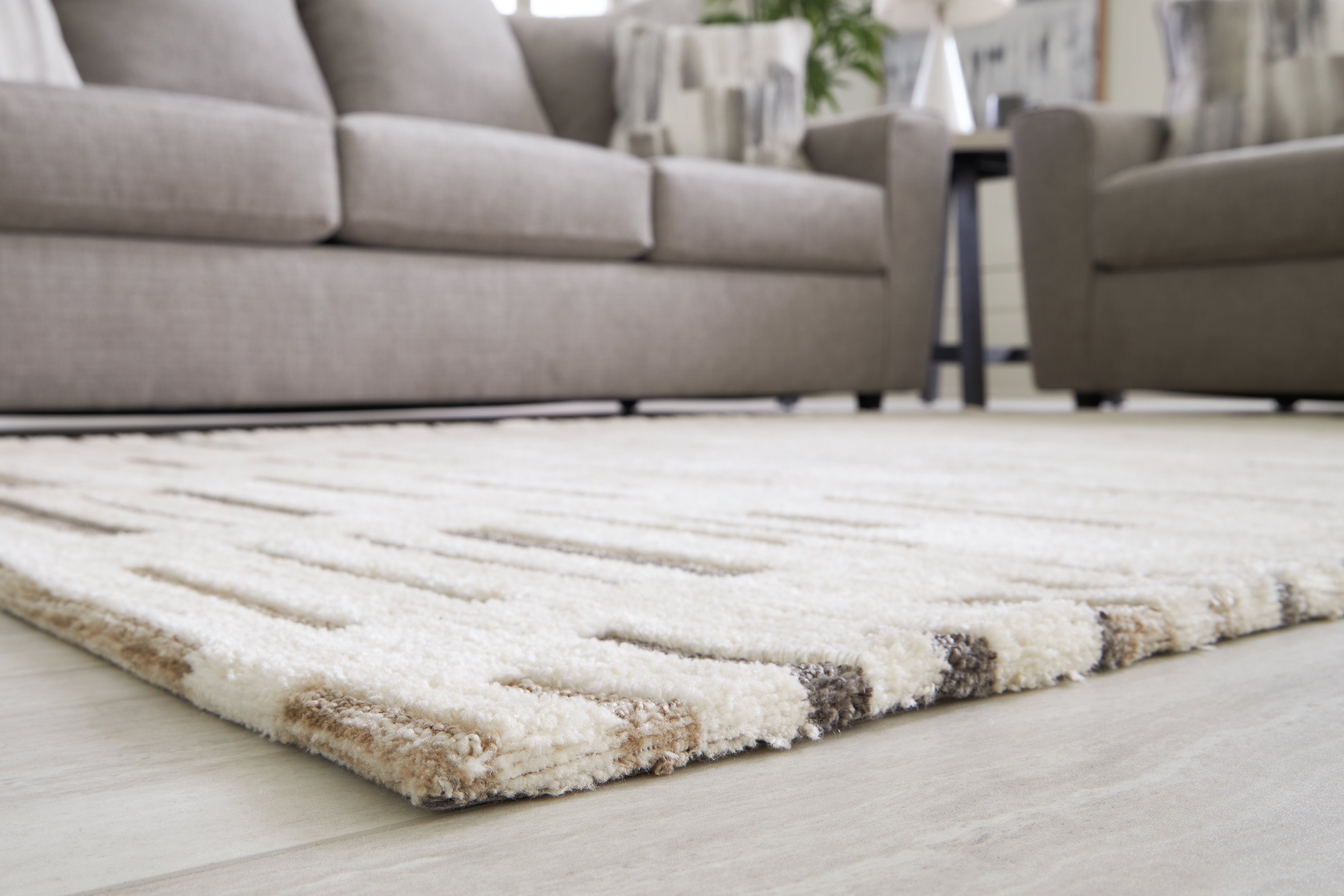 Leesdale Ivory/Brown/Black 5' x 7' Rug - Luna Furniture