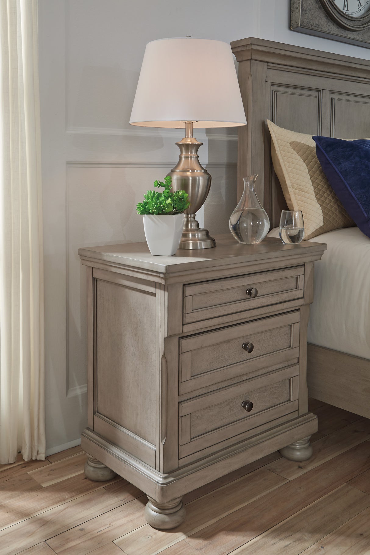 Lettner Light Gray Panel Bedroom Set from Ashley - Luna Furniture