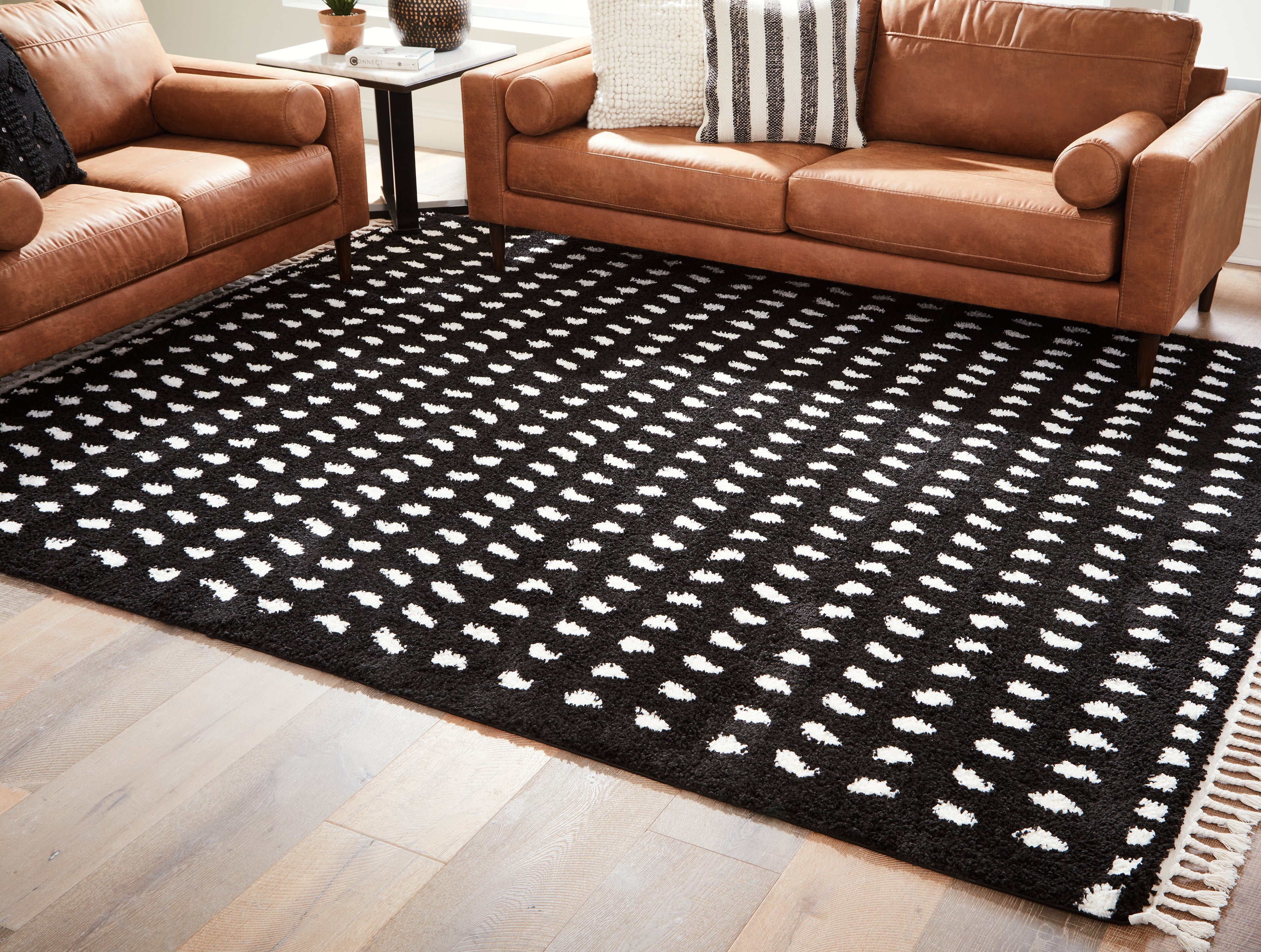 L*3様 1960s〜70s BLACK unknown mohair card Minston Black/White 5' x 7' Rug - Luna Furniture