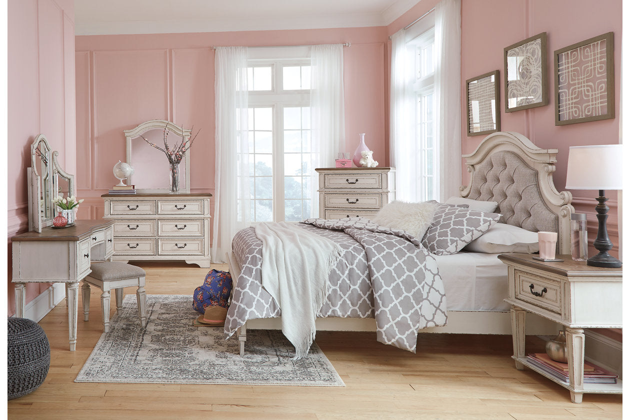 Ashley Realyn Chipped White Chest of Drawers – Luna Furniture