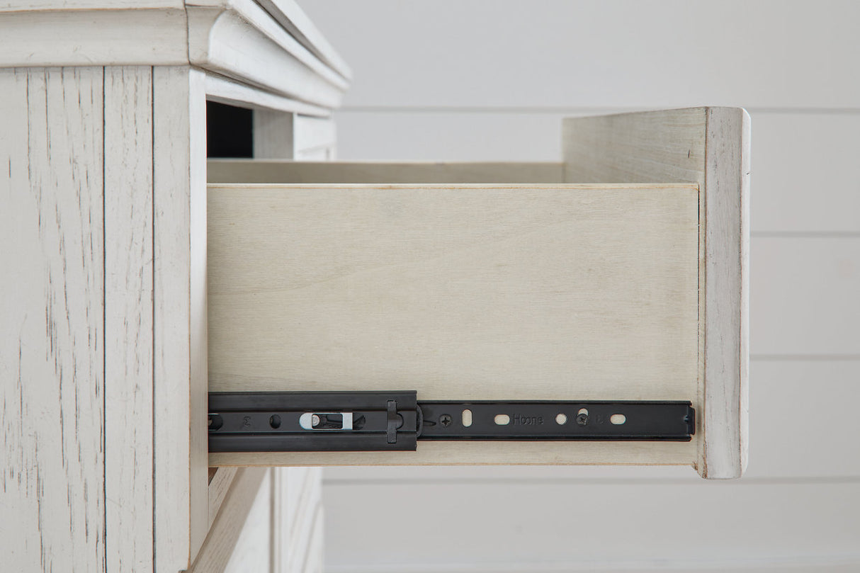 Robbinsdale Antique White Chest of Drawers from Ashley - Luna Furniture