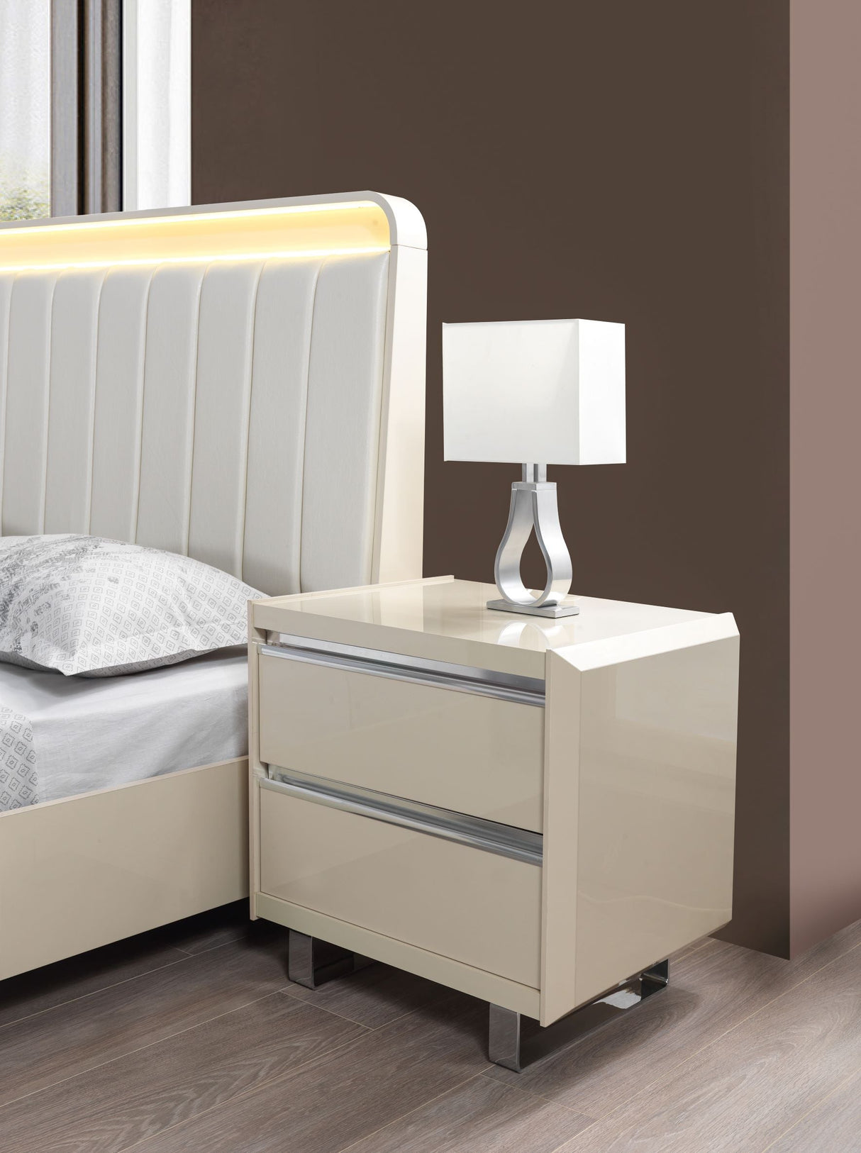 cream lacquer dresser Nova Furniture Viola Cream High Gloss Lacquer 4-Piece Queen Bedroom Set Luna Furniture
