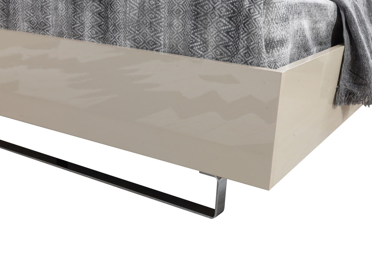 Viola Cream High Gloss Lacquer 4-Piece Queen Bedroom Set from Nova Furniture - Luna Furniture