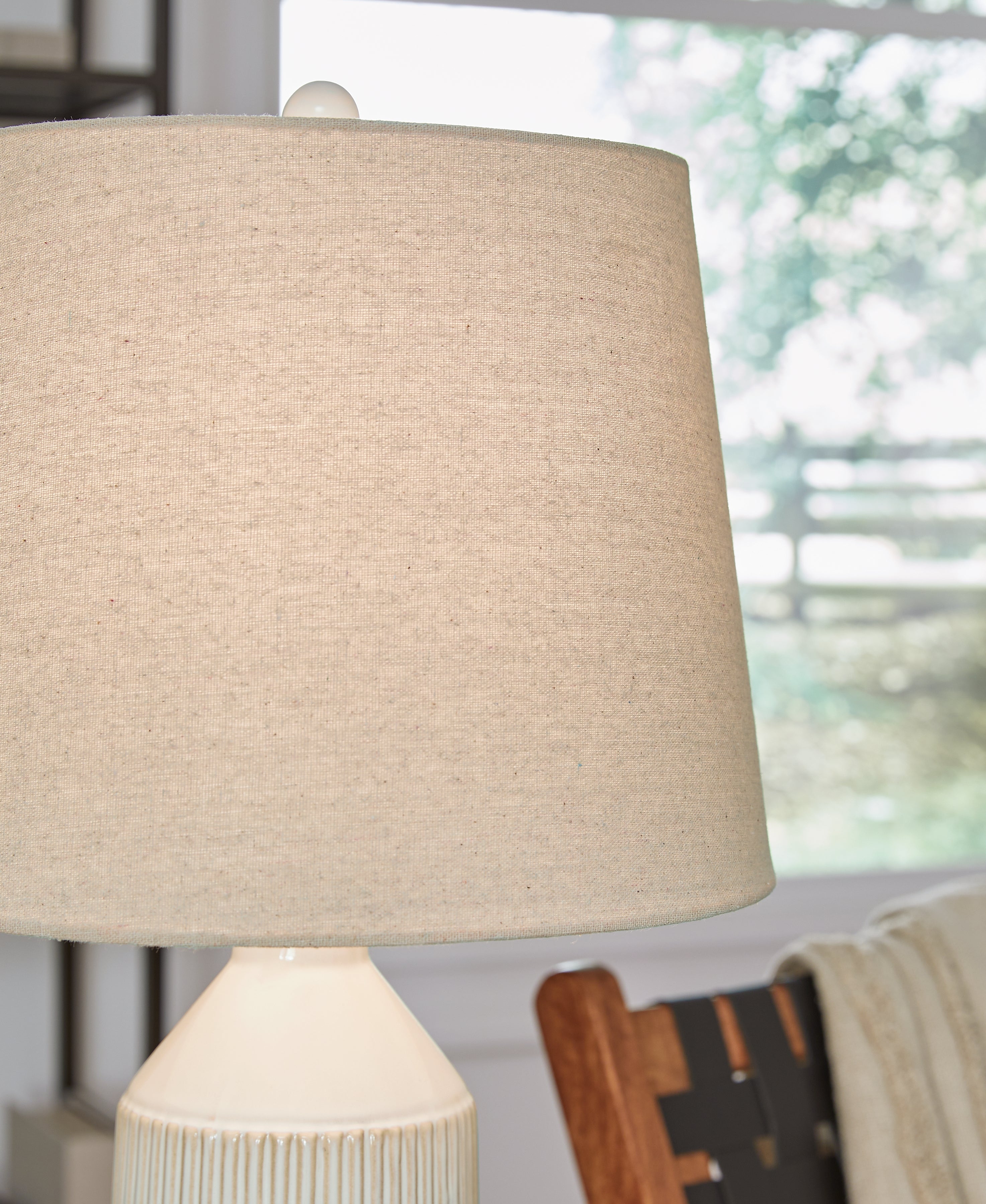 Ashley Willport Off White Table Lamp (Set of 2) - Luna Furniture