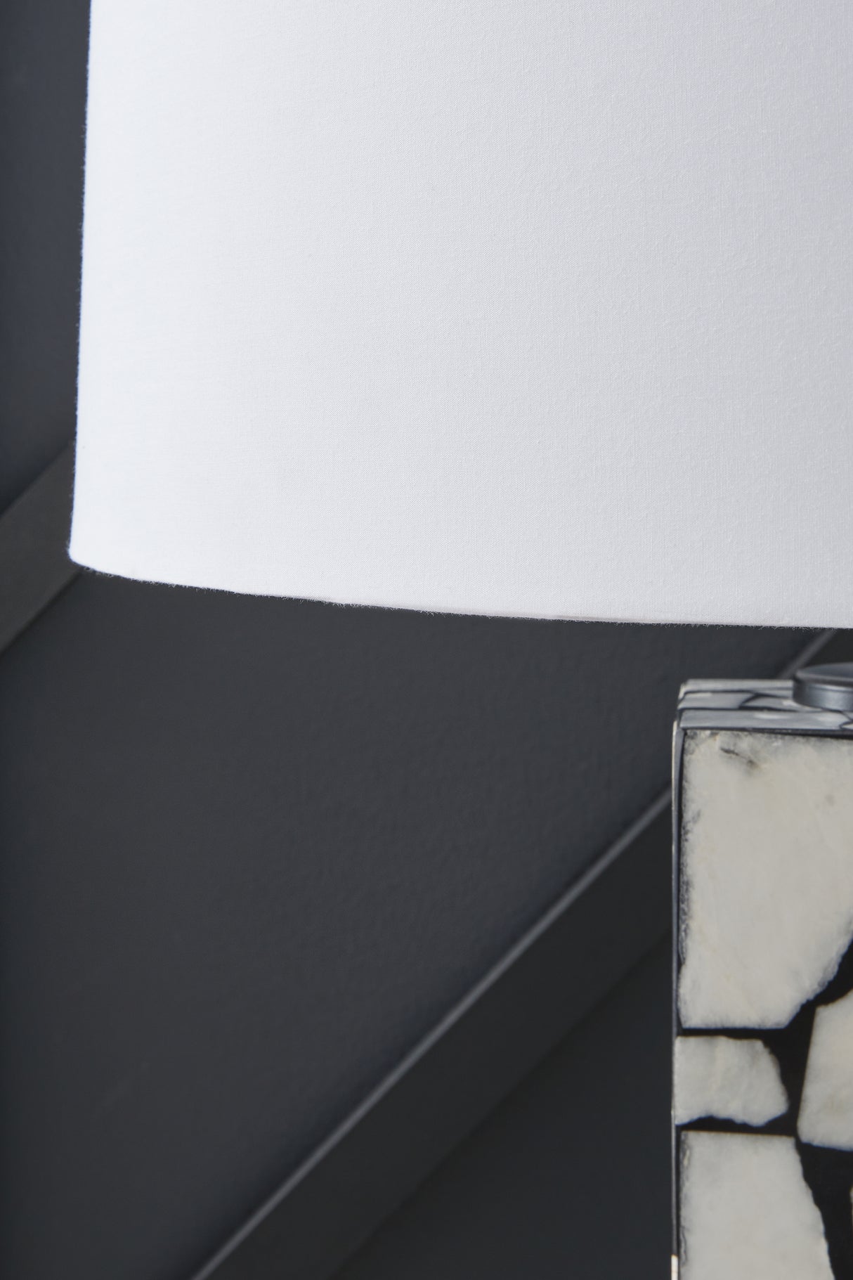 Macaria White/Black Table Lamp - L429044 - Luna Furniture